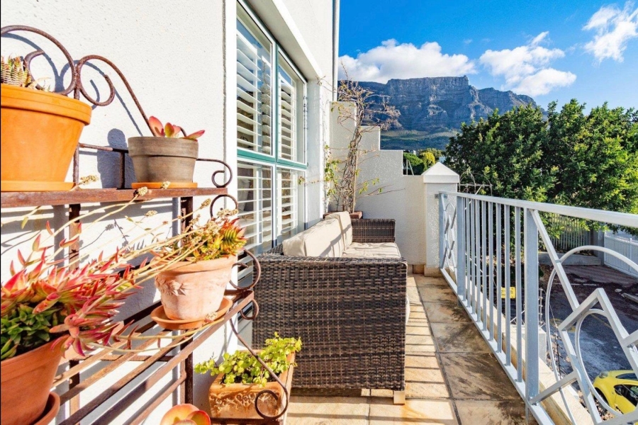 4 Bedroom Property for Sale in Vredehoek Western Cape